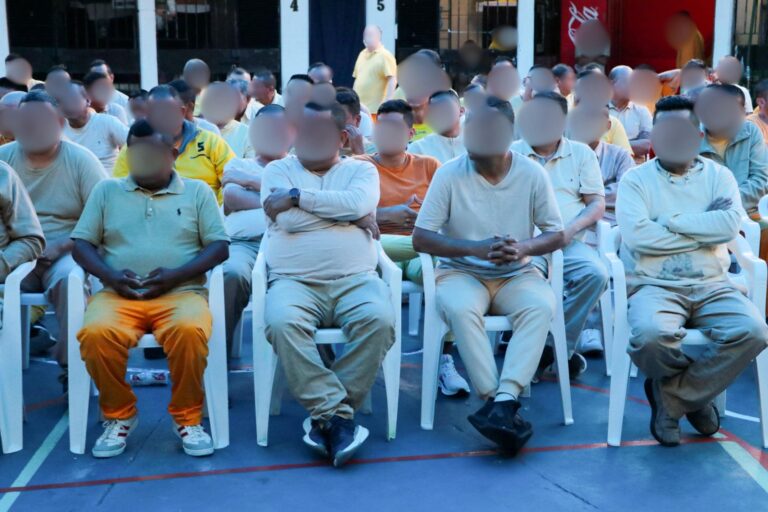 Entrega SSM Lentes graduados a PPL Del Cereso varonil de Jojutla